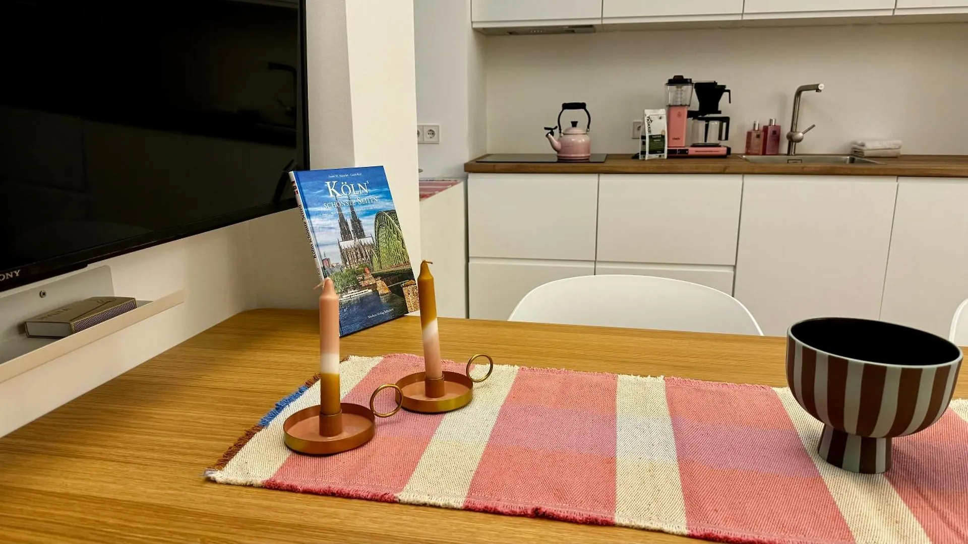 Mitten In Der Koelner City - Design Trifft Altbau Germania
